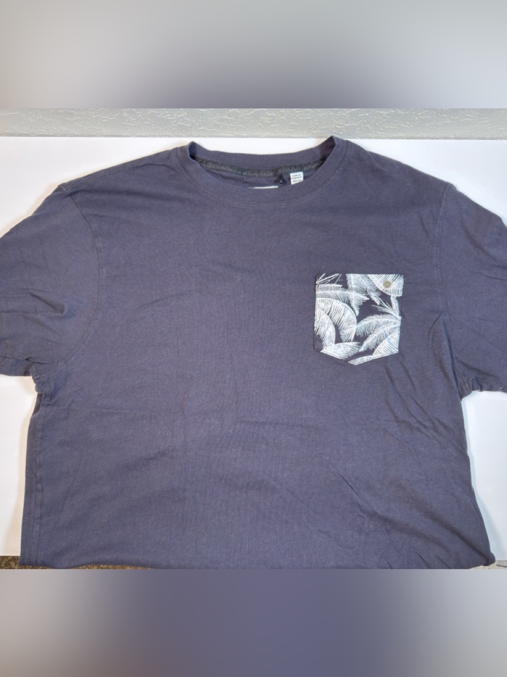 Paper Denim & Cloth Men’s Pocket T-Shirt Size Medium Dark Gray Palm Print Tee
